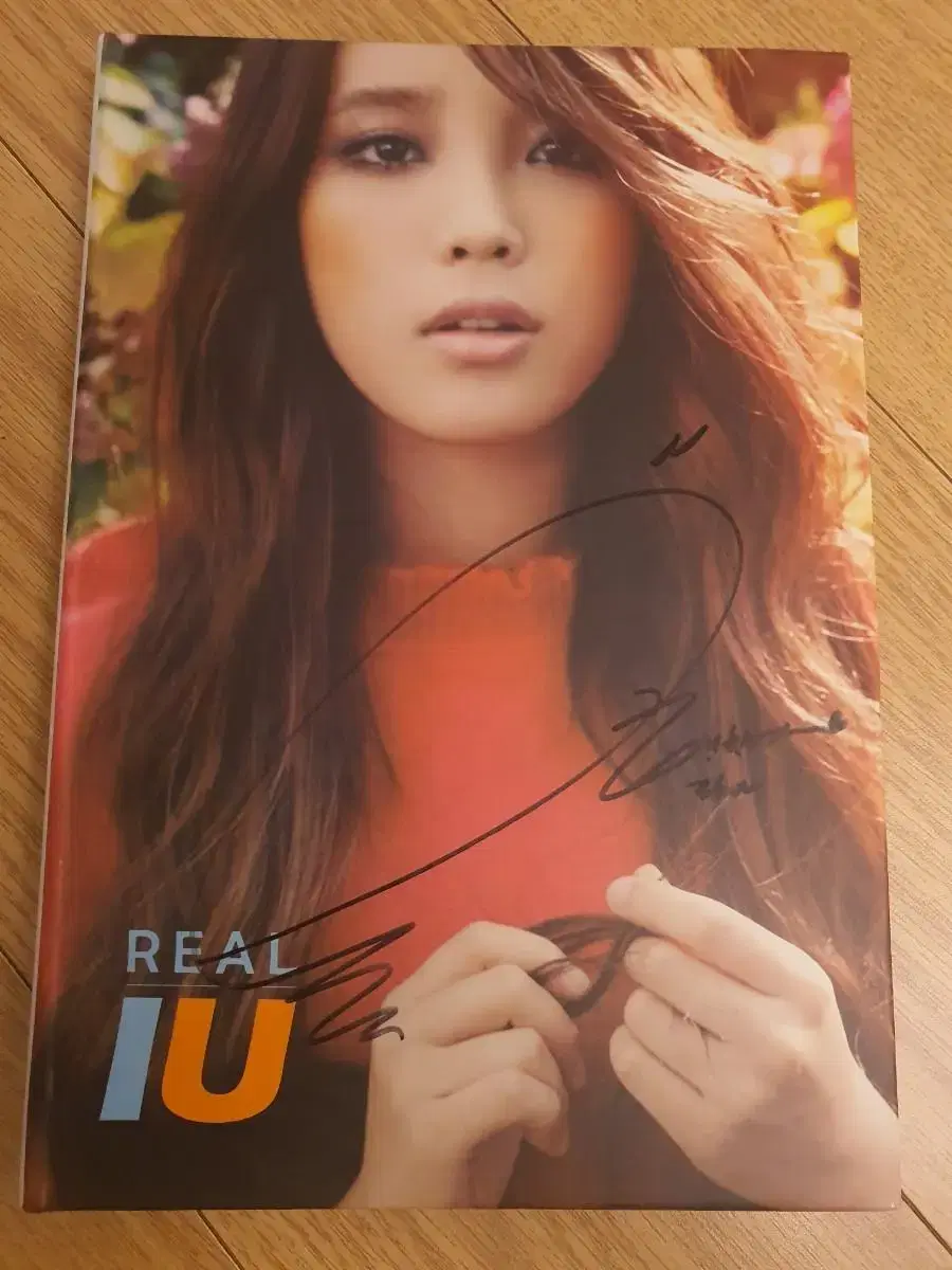 sell iu autograph album 아이유 친필 싸인 사인 앨범